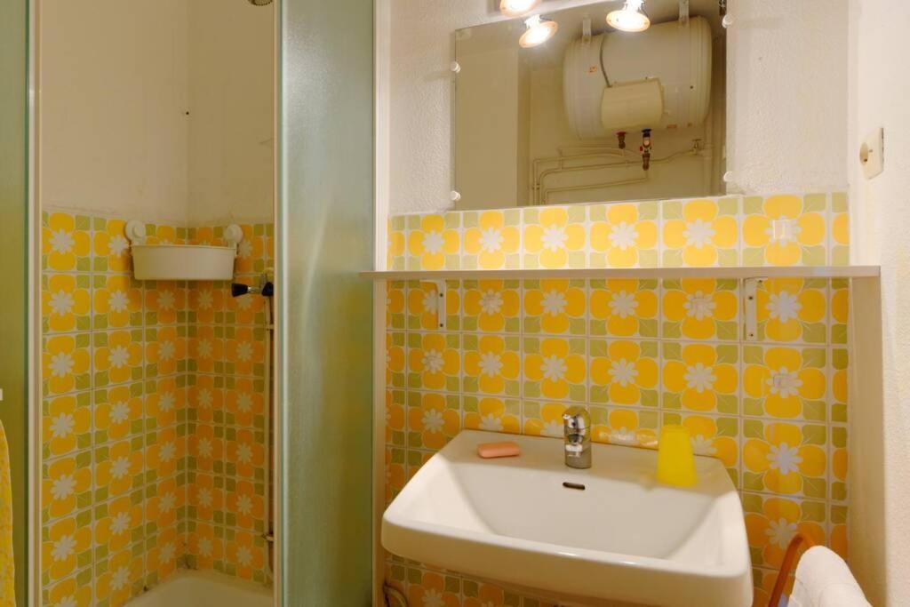 Appartamento St-Cyr - Studio Avec Balcon, Vue Mer Et Proche Plage Saint-Cyr-sur-Mer Esterno foto