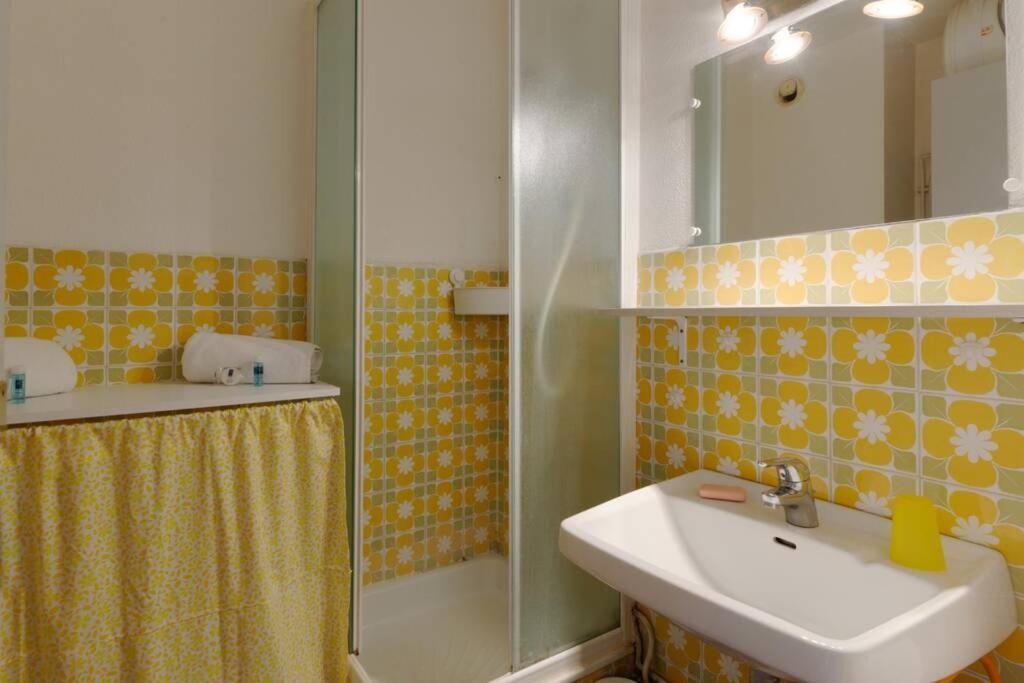 Appartamento St-Cyr - Studio Avec Balcon, Vue Mer Et Proche Plage Saint-Cyr-sur-Mer Esterno foto