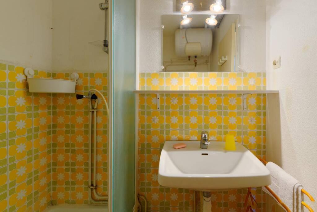 Appartamento St-Cyr - Studio Avec Balcon, Vue Mer Et Proche Plage Saint-Cyr-sur-Mer Esterno foto