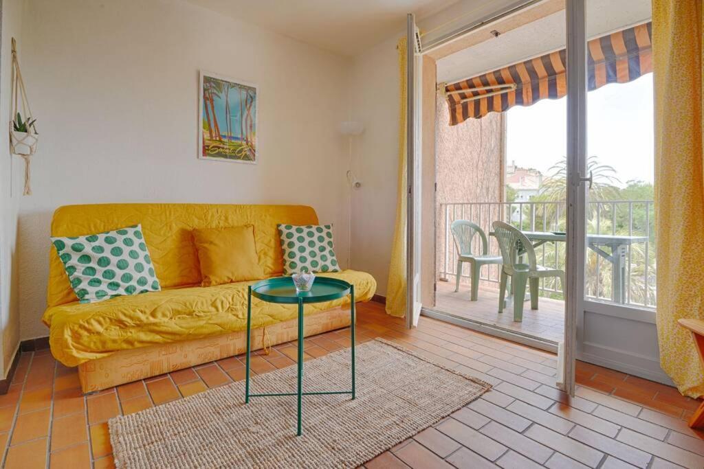 Appartamento St-Cyr - Studio Avec Balcon, Vue Mer Et Proche Plage Saint-Cyr-sur-Mer Esterno foto