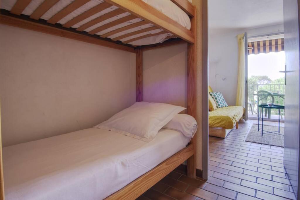 Appartamento St-Cyr - Studio Avec Balcon, Vue Mer Et Proche Plage Saint-Cyr-sur-Mer Esterno foto