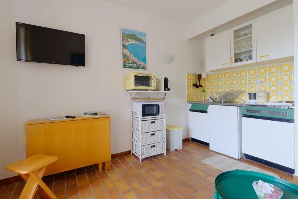 Appartamento St-Cyr - Studio Avec Balcon, Vue Mer Et Proche Plage Saint-Cyr-sur-Mer Esterno foto